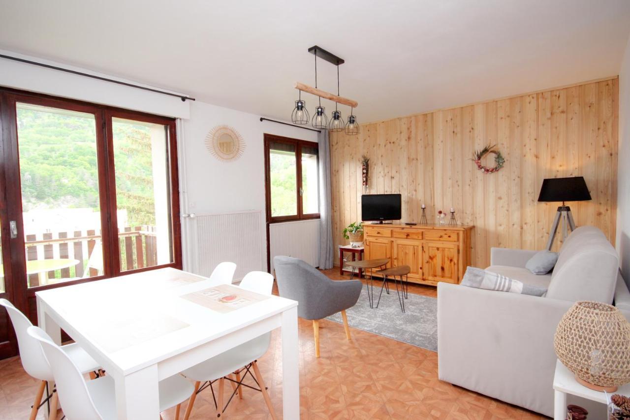 Coquet Appartement Type 2 De 56 M² En Centre Ville Briançon Exterior foto